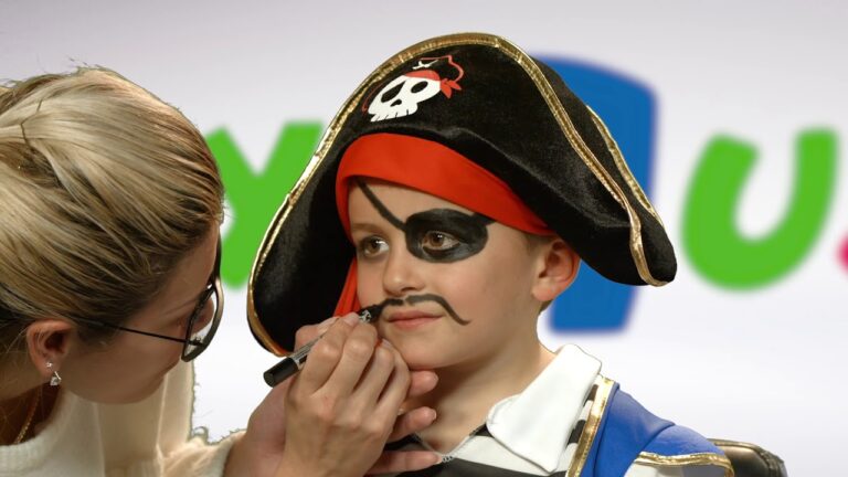 Descubre cómo pintar la cara de una niña como una auténtica pirata y sorprende en cualquier fiesta