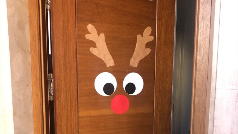 Renueva tu puerta en Navidad con la decoración de un entrañable reno